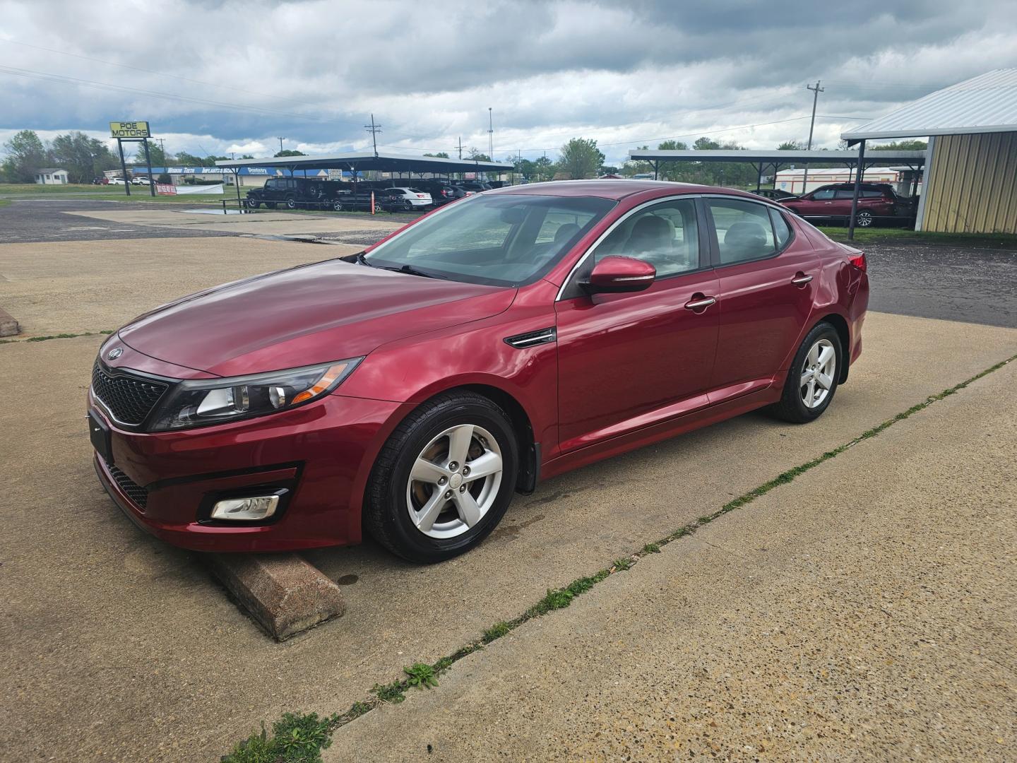 2015 MAROON Kia Optima LX (5XXGM4A71FG) with an 2.4L L4 DOHC 16V engine, 6-Speed Automatic transmission, located at 533 S Seven Points BLVD, Seven Points, TX, 75143, (430) 255-4030, 32.313999, -96.209351 - Photo#0